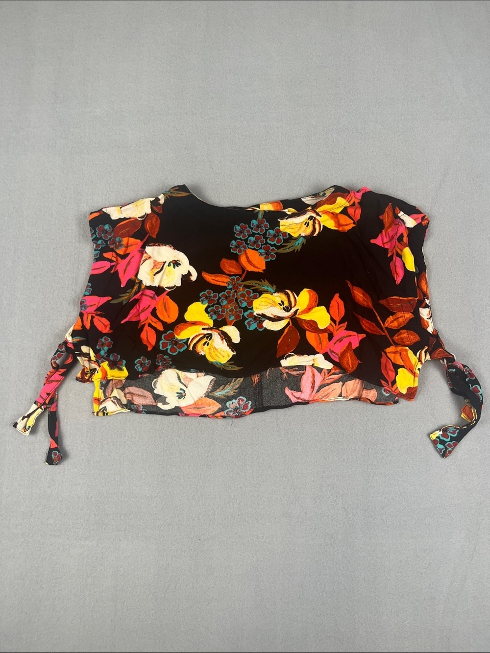 Free People Black Floral Tie-Side Crop Top with Yellow & Pink Blooms
Size: XS